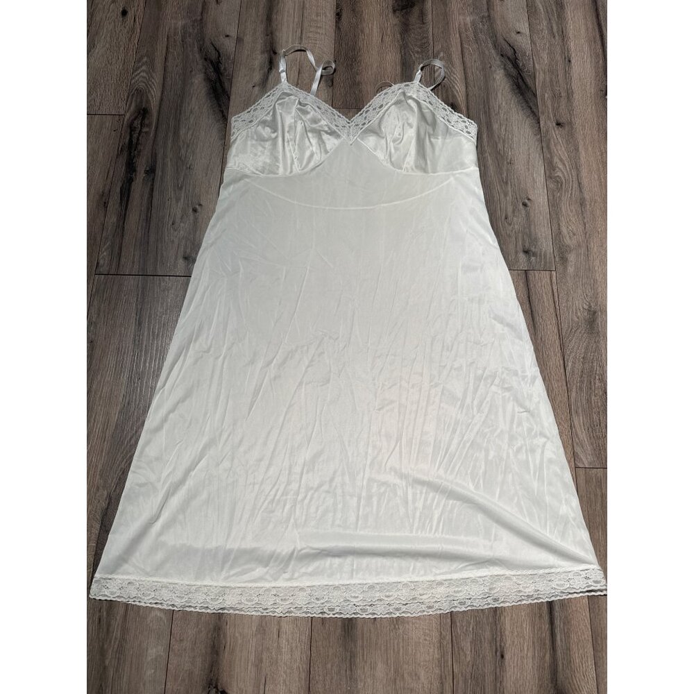 Vanity Fair Ivory Lace Trim Full Slip Size 10  Nylon Lingerie USA